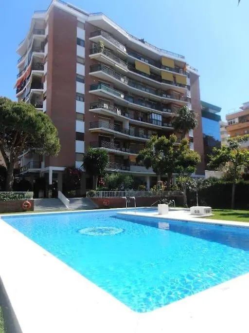 Central Beach Apartment With Free Parking And Pool Marbella