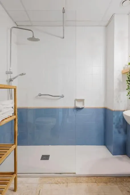 Central Beach Apartment With Free Parking And Pool Marbella
