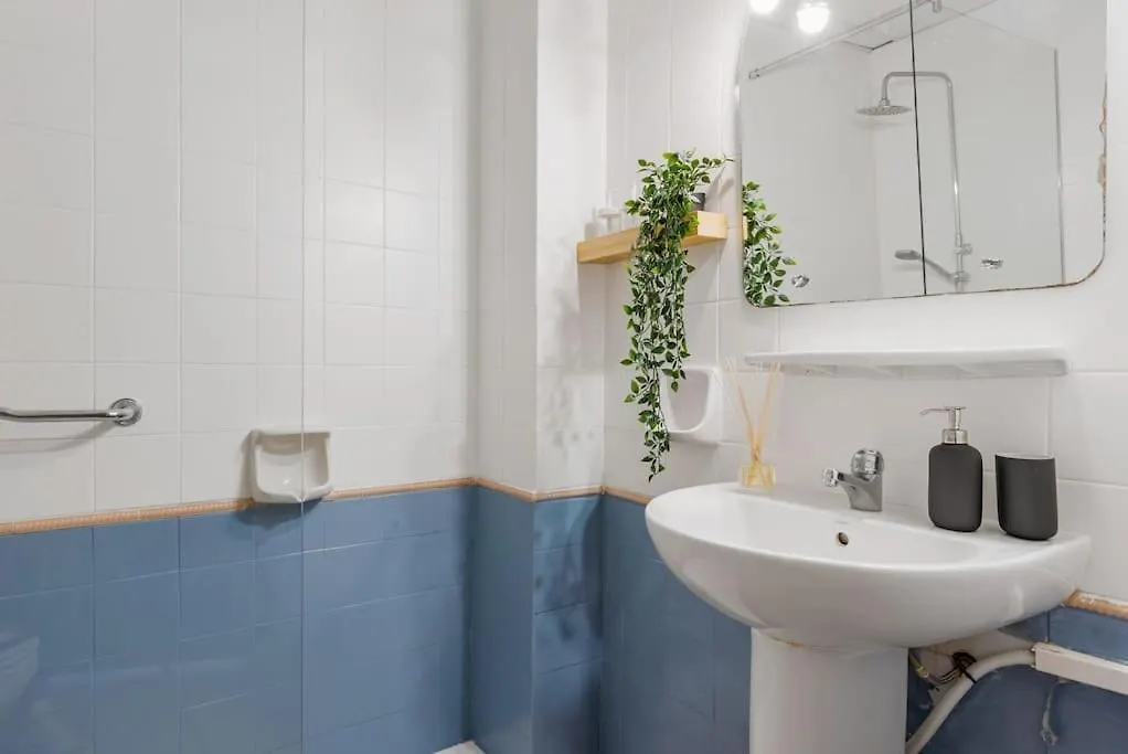 Central Beach Apartment With Free Parking And Pool Marbella Spain